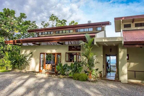 Buying a home in Playa Hermosa